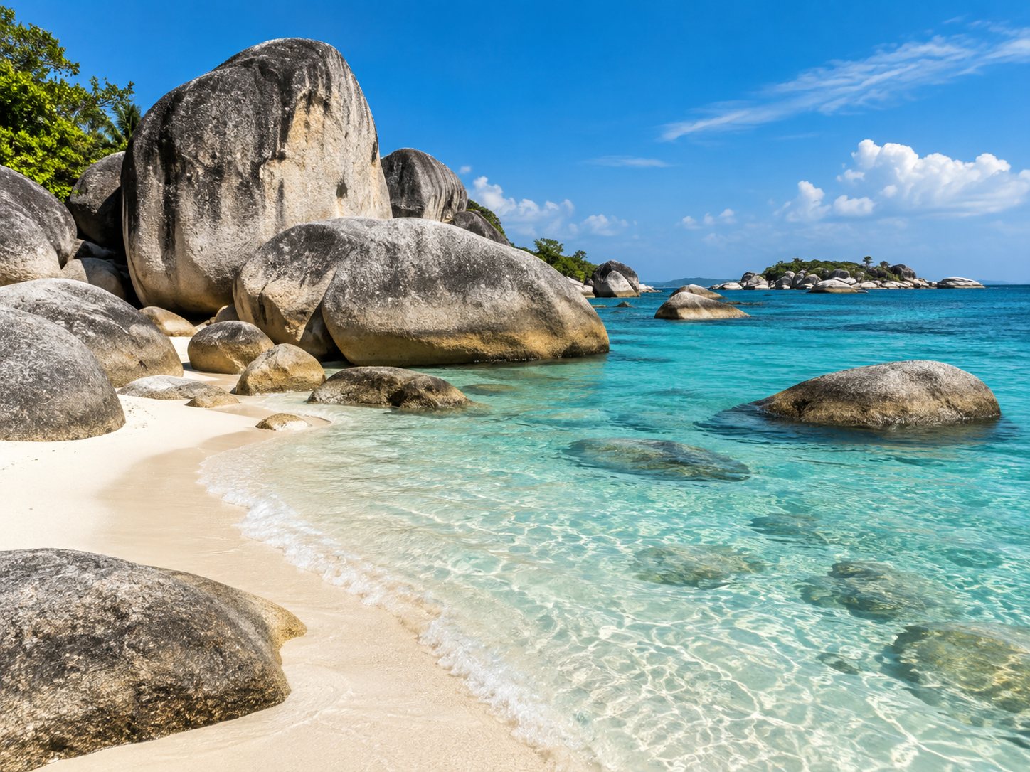 Batu granit raksasa dan laut turquoise Belitung