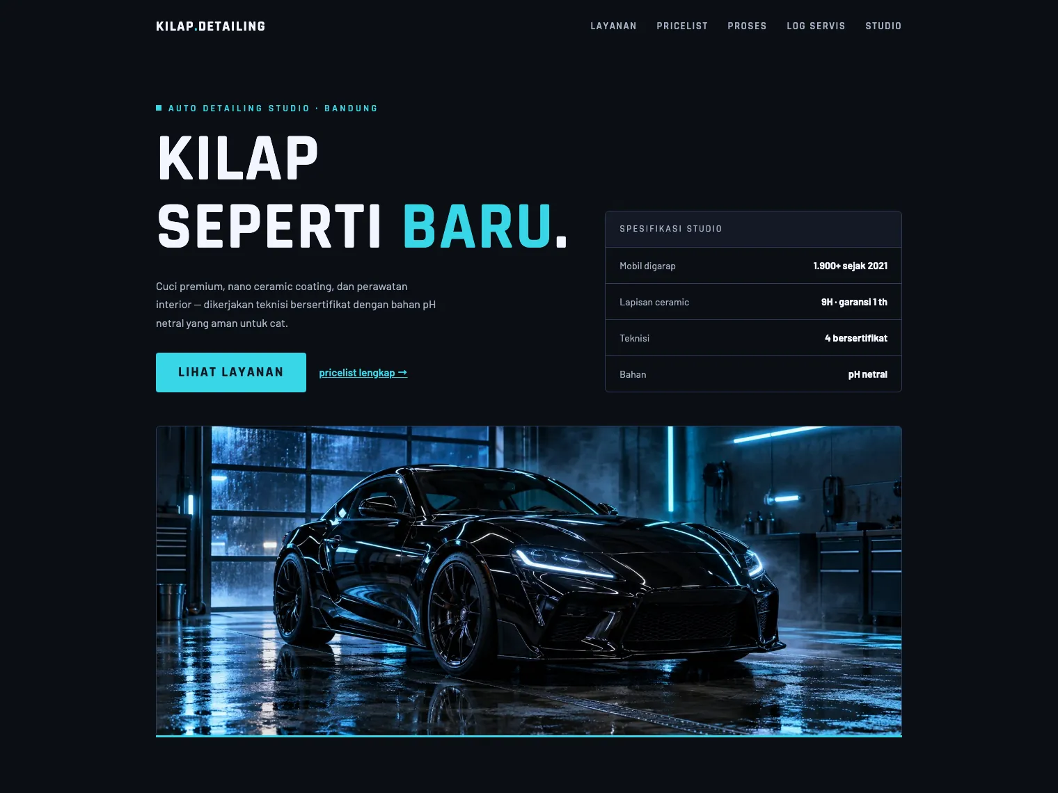 Tampilan contoh website detailing Kilap: papan spek gelap dengan aksen neon biru